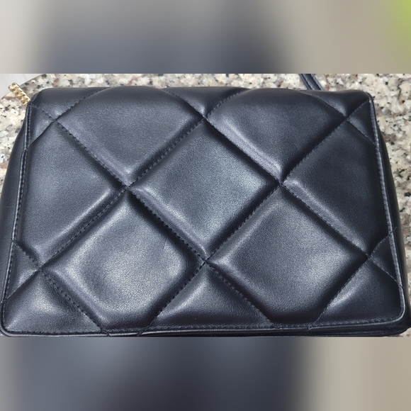 Black flip open, snap purse. - Picture 7 of 7